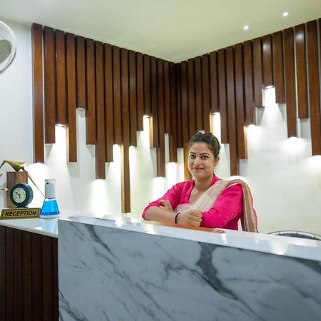 Hotel Js Souvenir Dehradun Eksteriør bilde