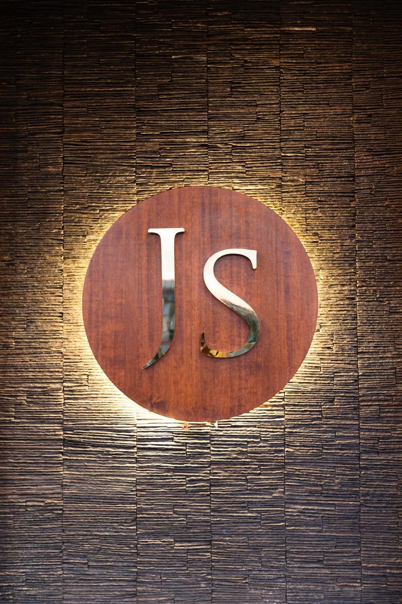 Hotel Js Souvenir Dehradun Eksteriør bilde